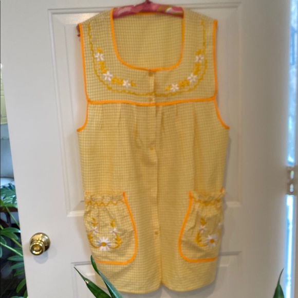 Vintage Accessories - Vintage Mexican Grandma Yellow Gingham Embroidered Apron - Smock - Plus Size